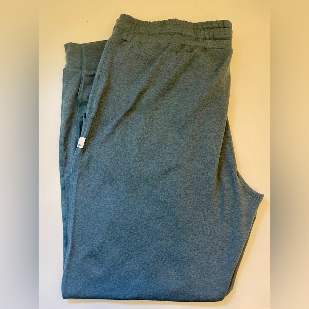 VUORI Performance Jogger Pants - Women’s - Marsh Heather Size LARGE
